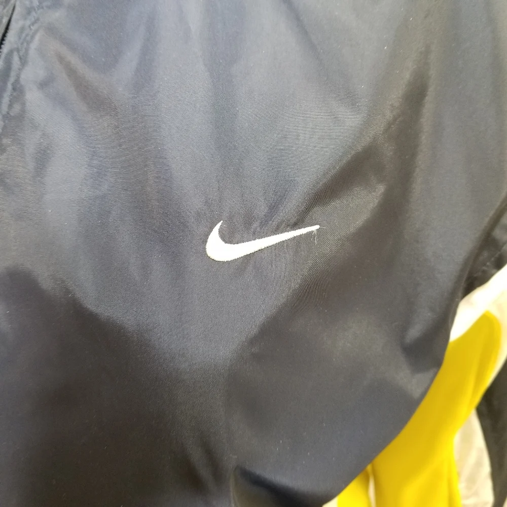 Nike Woman’s Windbreaker. Size Large, 12-14 - Picture 7 of 12